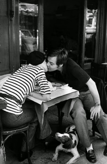 Instant Views [o.] A kiss | Henri Cartier Bresson / Edouard Boubat / Robert Doisneau / Brassai / Diane Arbus / Andy Warhol / Man Ray