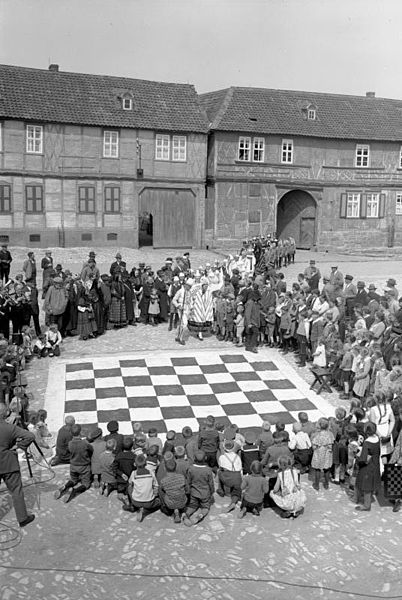 Human chess / Σκάκι | Νικόλαος Κάλας, 1977 2 Human chess / Σκάκι | Νικόλαος Κάλας, 1977 Human2BChess252C2BStr25C325B6beck252C2BGermany252C2B1932