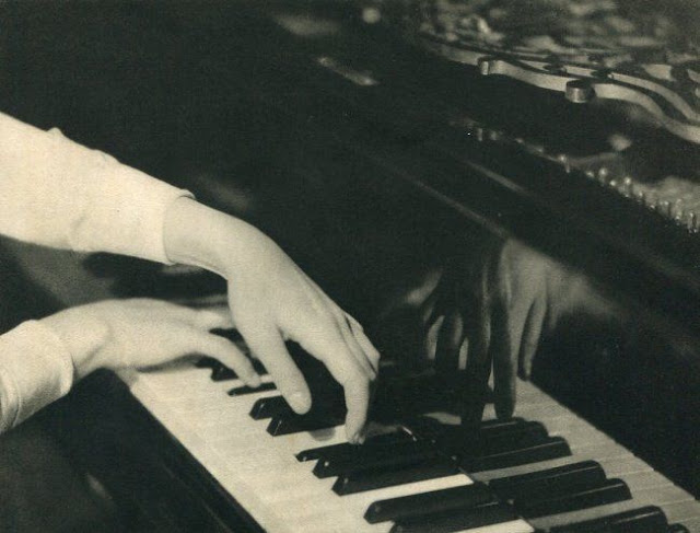 Albin Guillot252C2BLaure2B 2BPlaying2BPiano
