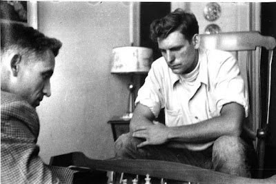 Neal2BCassady2Bplaying2Bchess2Bwith2BAl2BHinkle