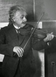 Albert%2BEinstein%2Bplaying%2Bviolin.jpg