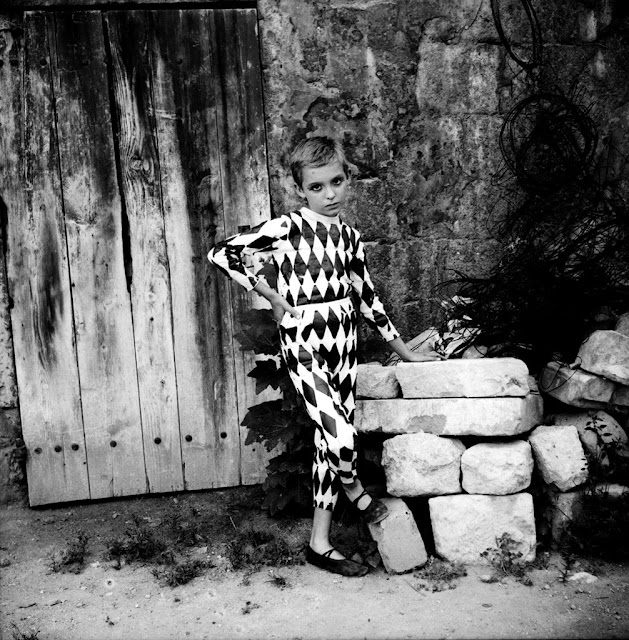 Les Saltimbanques l Arlequin Arles 1955 Lucien Clergue