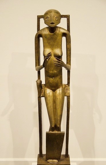 The2BInvisible2BObject2B2528Hands2BHolding2Bthe2BVoid25292B1935253B2BBronze2B2B252822529 1