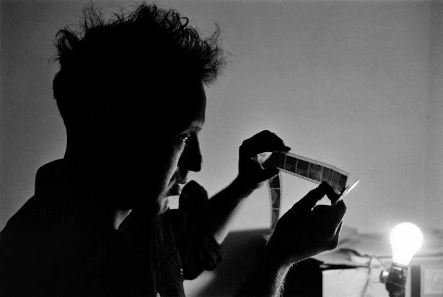 Frank2Bin2B1956252C2Blooking2Bat2Bnegatives2Bin2BCalifornia2Bwhile2Bphotographing2B2BThe2BAmericans.2B2B2BWayne2BMiller