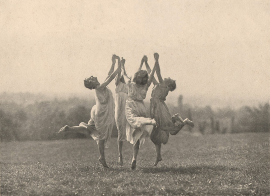 Jacques Dalcroze's dancing school | Photos by Frederic Boissonnas (1913)