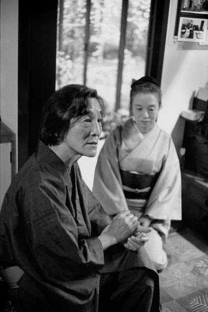 Henri2BCartier Bresson2B2BJapanese2Bphotographer2BHiroshi2BHamaya2Band2Bhis2Bwife252C2BJapan252C2B1978