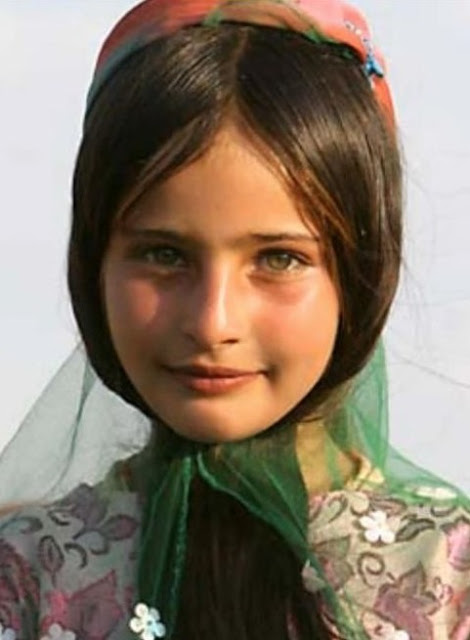 Kurdish2Bgirl2B2BCaucus2BMountains2B252822529
