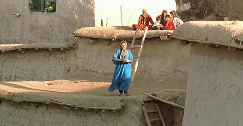 Flick Review < The Wind Will Carry Us | Abbas Kiarostami, 1999 25 Flick Review < The Wind Will Carry Us | Abbas Kiarostami, 1999 The2BWind2BWill2BCarry2BUs252C19992B2528182529