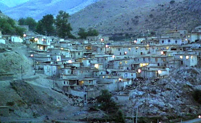 Flick Review < The Wind Will Carry Us | Abbas Kiarostami, 1999 34 Flick Review < The Wind Will Carry Us | Abbas Kiarostami, 1999 The2BWind2BWill2BCarry2BUs252C19992B2528412529