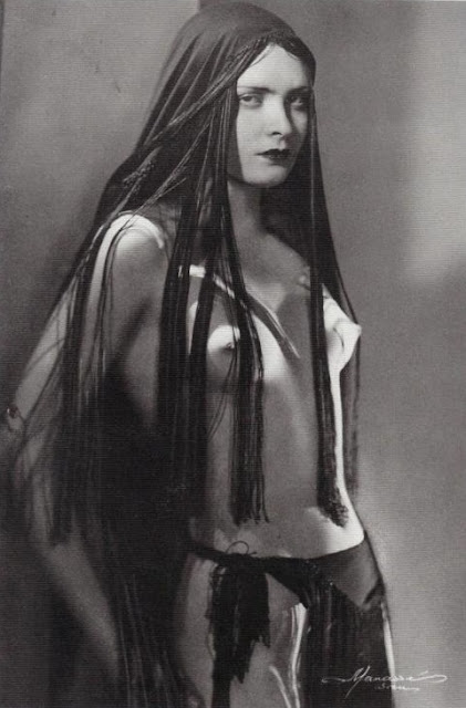 Studio2BManass25C325A92B 2BVienna252C2BUntitled252C2Bc.1935