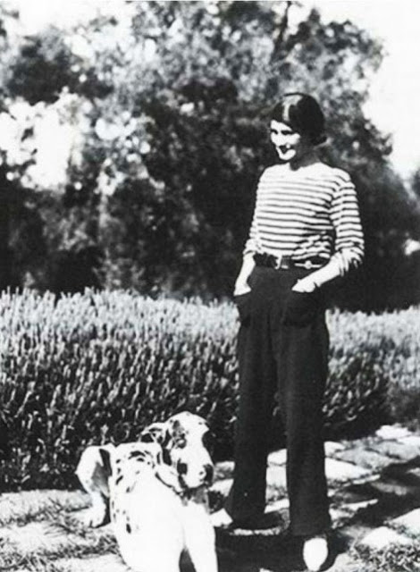 Chanel2Bwearing2Ba2Bsailor2527s2Bjersey2Band2Btrousers252C2B19281