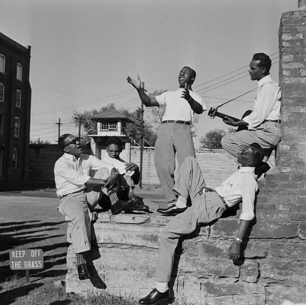 The2BPrisonaires2BPerform2BIn2BThe2BYard2B252812529