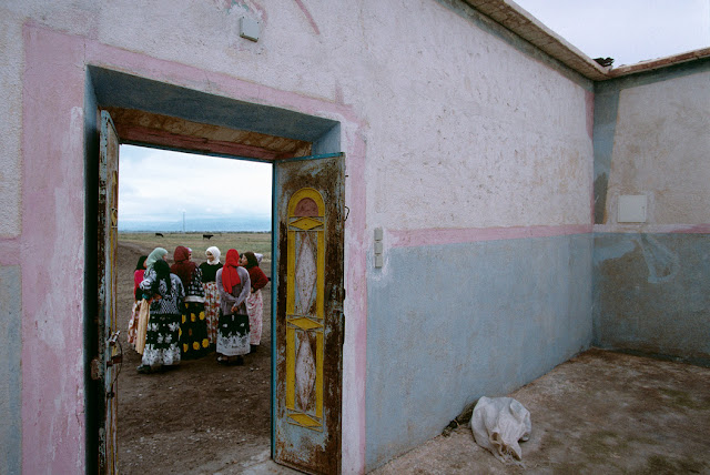 Morocco | Photos by Bruno Barbey (1972-2003) 3 Morocco | Photos by Bruno Barbey (1972-2003) Village2Bof2BMzouda252C2Bnear2BMarrakech.2BYoung2Bgirls2Bchatting.2B2003