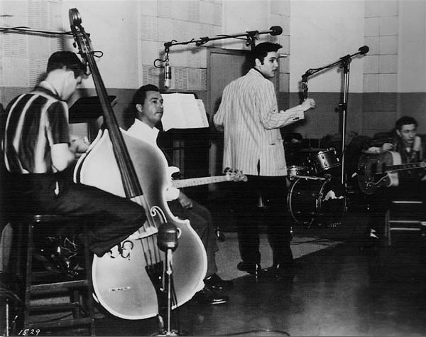 Elvis Presley in Jailhouse Rock 2BBill2BBlack2Bwith2BFender2Band2BKay2Bbasses2Bduring2BJHR2Bsessions2Bat2BRadio2BRecorders2B 2BMay2B19572BPhoto2Bcourtesy2BDavid2BEnglish