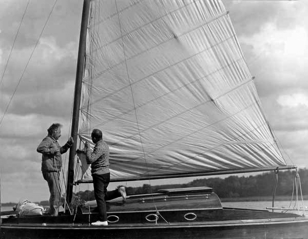 Albert2BEinstein2Bon2Bhis2Bsailboat