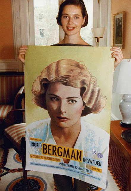 Isabella2BRossellini2Bholds2Ba2Bposter2Bof2Bher2Bmother2BIngrid2BBergman252C2B1989