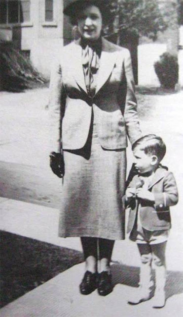 Leonard2BCohen2BWith2BHis2BMother2BMasha2B252822529