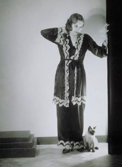 Model2Bin2Ba2Bsilk2Band2Blace2Bensemble2Bby2BNeumann252C2Bphotographed2Bby2BYva2Bin2B1930