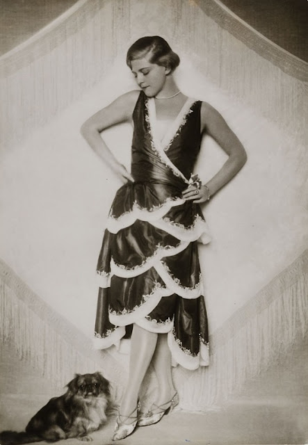 model2Bwearing2Ba2Bcocktail2Bdress2Bby2BYva252C2Bca.2B1930252C2BBerlin