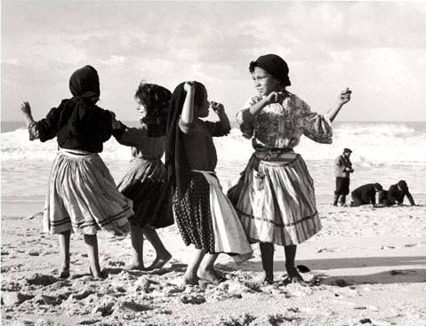 Bill2BPerlmutter252C2BDancing2Bon2Bthe2BSand252C2BPortugal2B1957