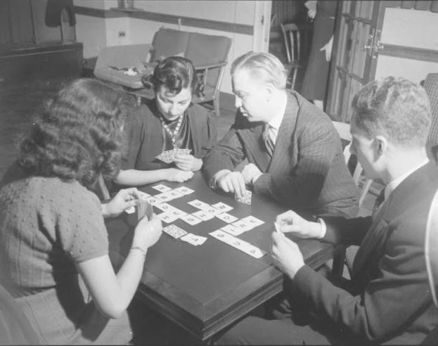 Hansel2BMieth252C2BGroup2Bof2Bpeople2Bplaying2Bscrabble252C2BUnited2BStates252C2B1938