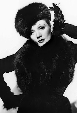 Cecil2BBeaton2B 2BMarlene2BDietrich2Bwearing2BSchiaparelli252C2B1930s