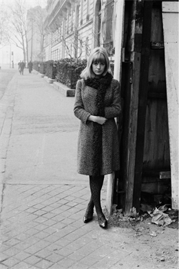 Marianne2BFaithfull2C2BAvenue2BMontaigne2C2BParis2B1965