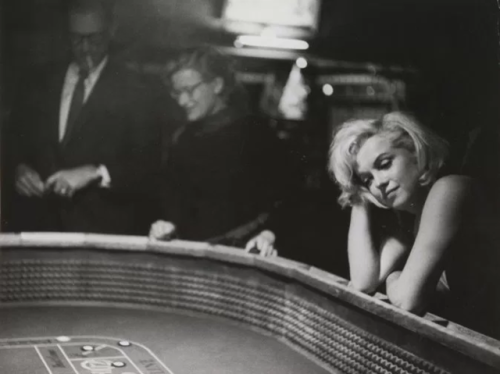 Eve2BArnold252C2BMarilyn2BMonroe2Bduring2Bthe2Bshooting2Bof2Bthe2BMisfits252C2B1960