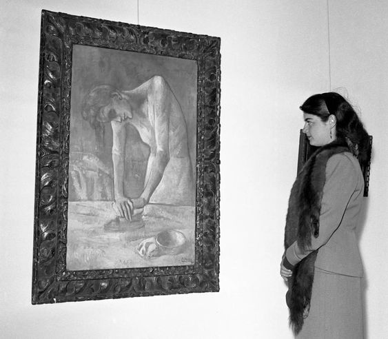 Frame Inside | Woman Ironing / Pablo Picasso, 1904-1952 1 Frame Inside | Woman Ironing / Pablo Picasso, 1904-1952 Picasso Exhibition 1952