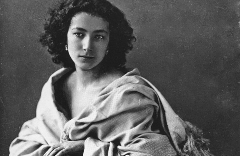 Bernhardt-photographed-by-Nadar-1865