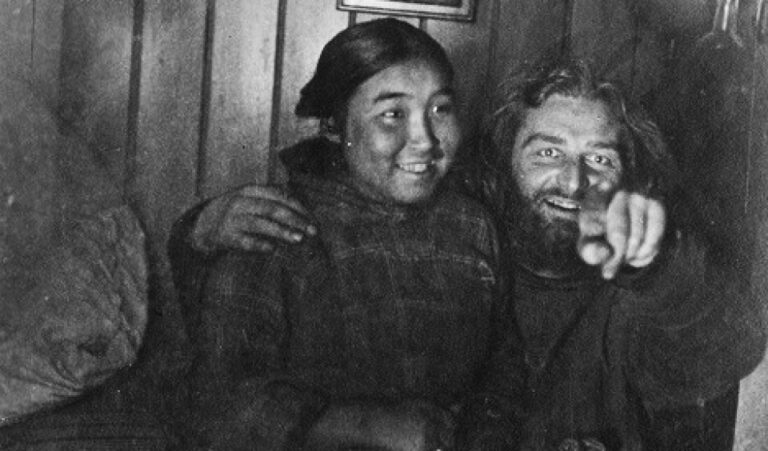Peter-Freuchen-and-his-wife-Navarana-in-Thule-1916-17