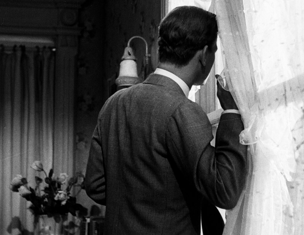 Flick Review < Shadow of a Doubt | Alfred Hitchcock, 1943 6 Flick Review < Shadow of a Doubt | Alfred Hitchcock, 1943 Shadow of a Doubt 1