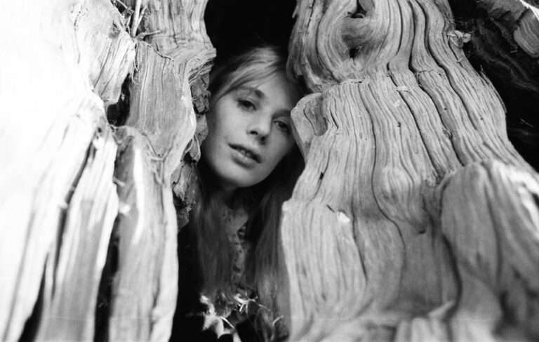 Marianne Faithfull, pictured at home in Aldworth, Berkshire, 10th October 1971.