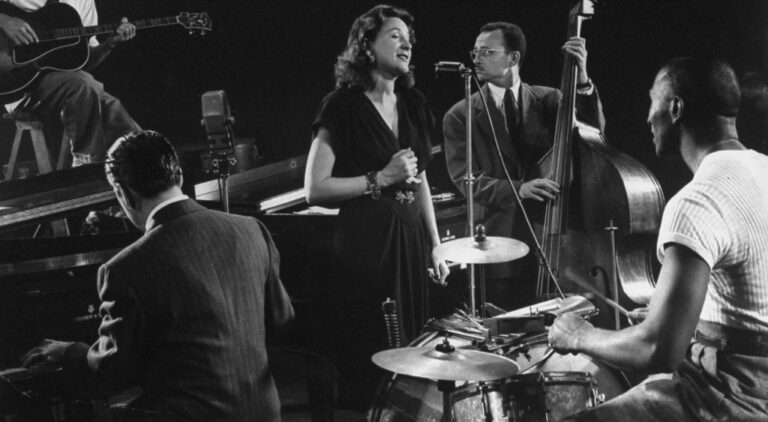 Lee Wiley , Jess Stacy ,  Eddie Condon , Sid Weiss , Cozy Cole  , 1943