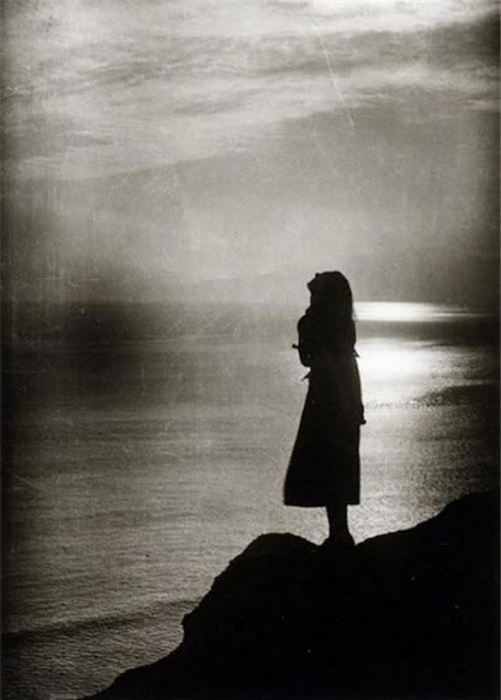 Thoughts on { Longing | Homer / Virginia Woolf / T.H. White / Khalil Gibran / Edna St. Vincent Millay / David Foster Wallace / Roger de Bussy-Rabutin 1 Thoughts on { Longing | Homer / Virginia Woolf / T.H. White / Khalil Gibran / Edna St. Vincent Millay / David Foster Wallace / Roger de Bussy-Rabutin Absence