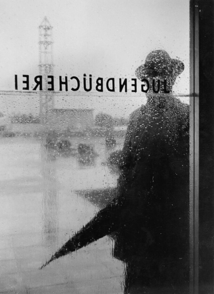 Υστεροφημία | Νίκος Αλέξης Ασλάνογλου, 1972 1 Υστεροφημία | Νίκος Αλέξης Ασλάνογλου, 1972 Paul Wolff Wet with Rain Young Peoples Library 1930s 1