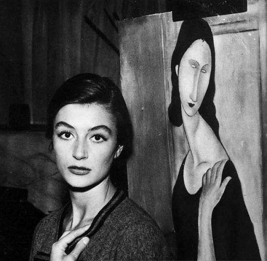 Behind the Scenes | Fred Astaire / Audrey Hepburn / Lucia Bosé / Christopher Lee / Sylva Koscina / Chris Marker / Orson Welles / Robert Bresson / Luis Buñuel / Anouk Aimée / Grace Kelly / Jeanne Moreau / Delphine Seyrig / Jean-Pierre Léaud / Jean Seberg, 1956-59 5 Behind the Scenes | Fred Astaire / Audrey Hepburn / Lucia Bosé / Christopher Lee / Sylva Koscina / Chris Marker / Orson Welles / Robert Bresson / Luis Buñuel / Anouk Aimée / Grace Kelly / Jeanne Moreau / Delphine Seyrig / Jean-Pierre Léaud / Jean Seberg, 1956-59 Anouk Aimee with a Modigliani 1957