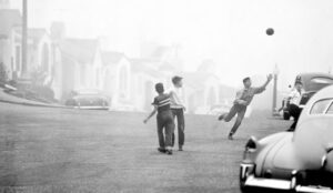 Ball game in the fog, 1950 Fred Lyon