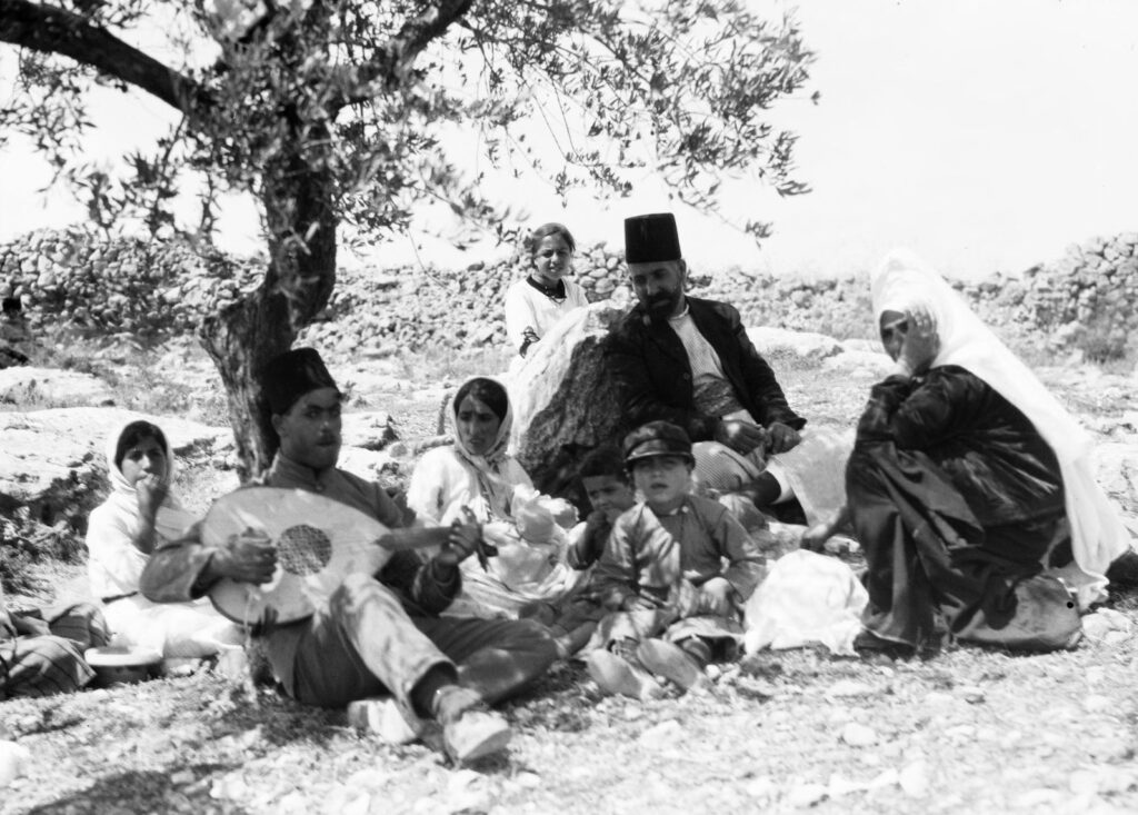 People of Palestine | The 1920s Photos of Frank Scholten 8 People of Palestine | The 1920s Photos of Frank Scholten Palestine Frank Scholten 1921 23 13