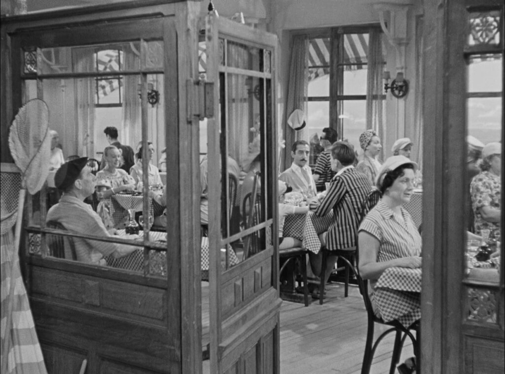 Flick Review < Monsieur Hulot's Holiday | Jacques Tati, 1953 17 Flick Review < Monsieur Hulot's Holiday | Jacques Tati, 1953 Les Vacances de Monsieur Hulot 1953891fd7 2048