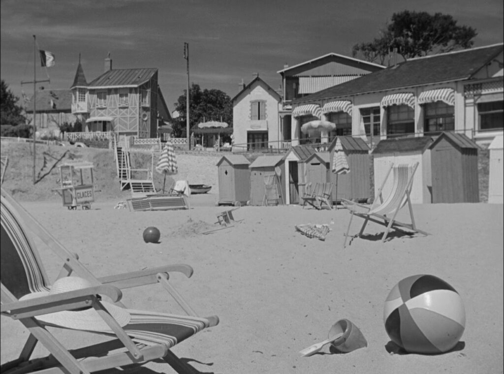 Flick Review < Monsieur Hulot's Holiday | Jacques Tati, 1953 19 Flick Review < Monsieur Hulot's Holiday | Jacques Tati, 1953 Les Vacances de Monsieur Hulot 19539 2048