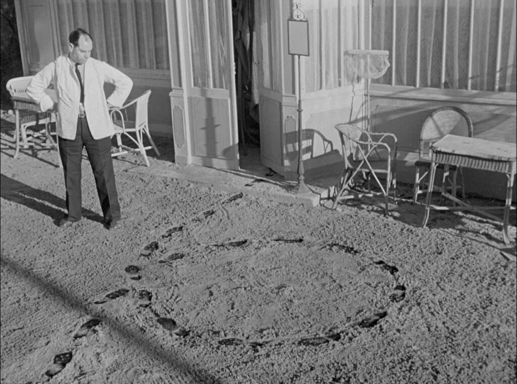 Flick Review < Monsieur Hulot's Holiday | Jacques Tati, 1953 7 Flick Review < Monsieur Hulot's Holiday | Jacques Tati, 1953 Les Vacances de Monsieur Hulot 1953b4d 2048