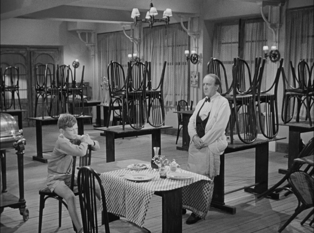 Flick Review < Monsieur Hulot's Holiday | Jacques Tati, 1953 5 Flick Review < Monsieur Hulot's Holiday | Jacques Tati, 1953 Les Vacances de Monsieur Hulot 1953daa 2048